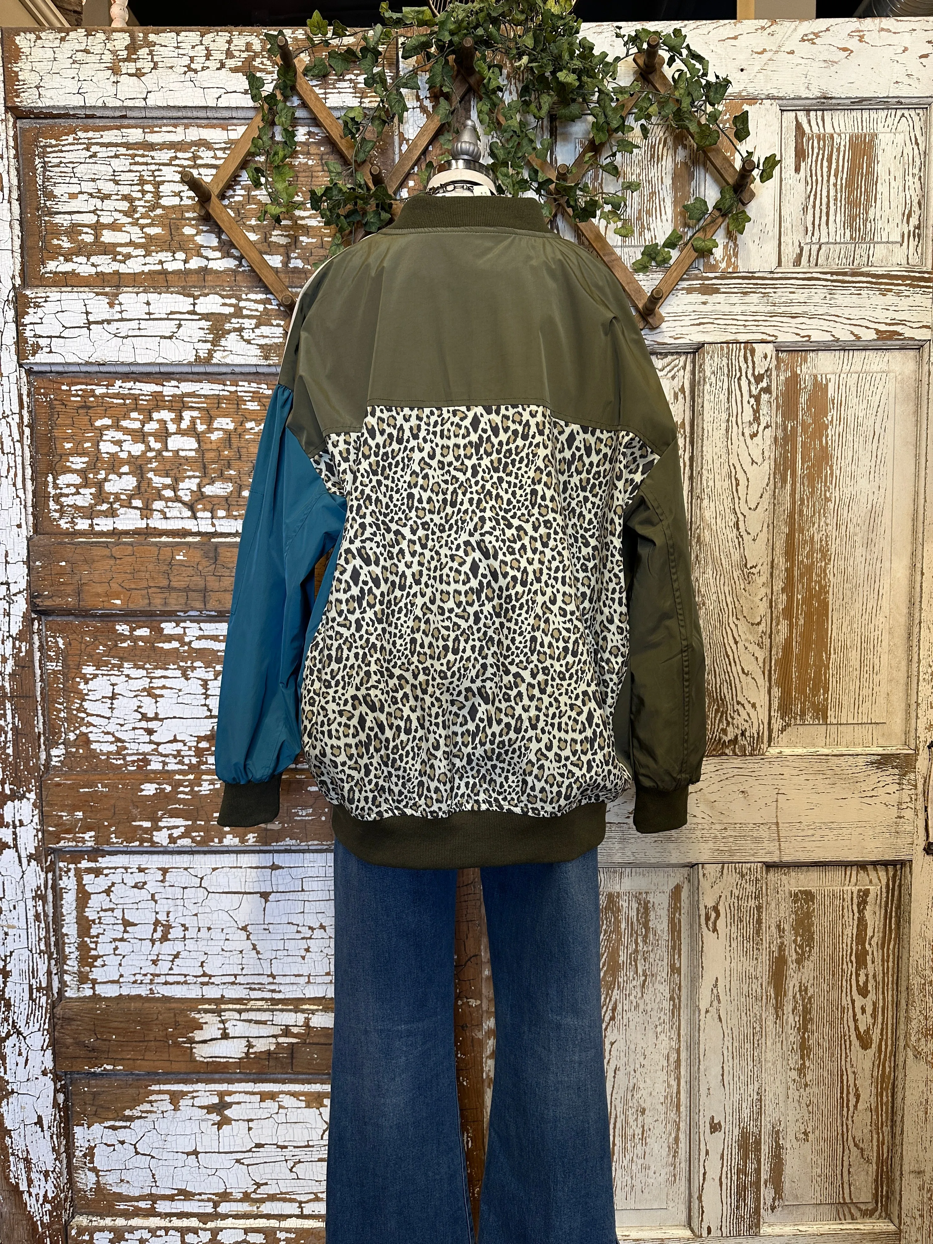Wild Vibes Windbreaker: Onesize