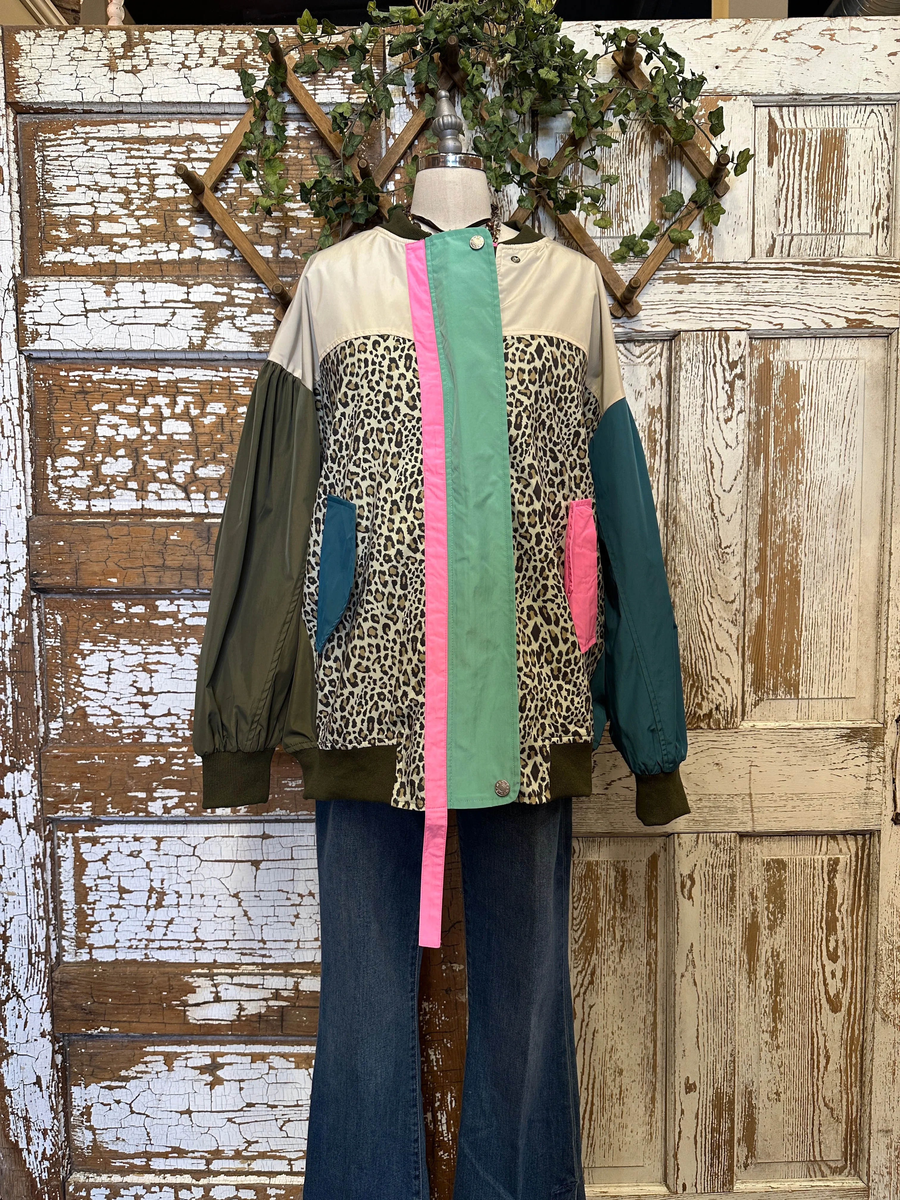 Wild Vibes Windbreaker: Onesize